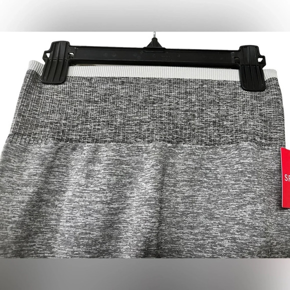 NEW SPANX Spacedye Cloudy Grey Seamless Sculpt Legging, Size Small Petite - Picture 4 of 6